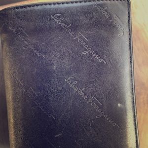 I is a 2012 farragmo wallet